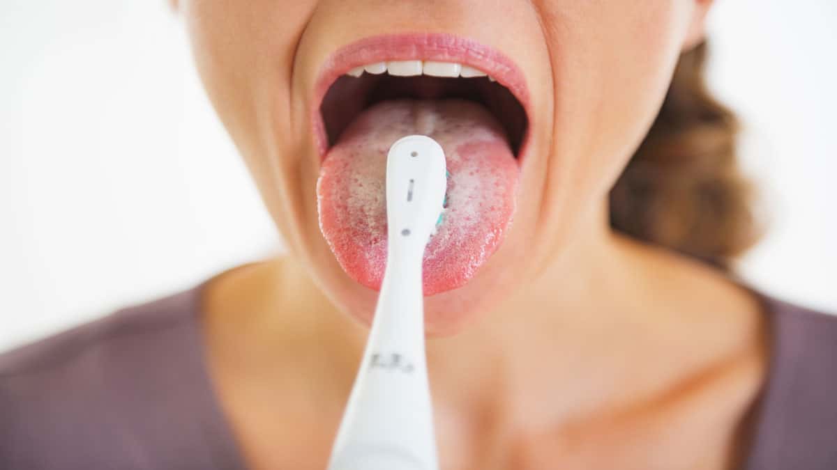 brushing-tongue