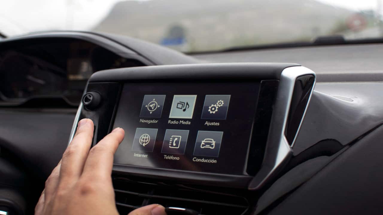 car-entertainmnet-console